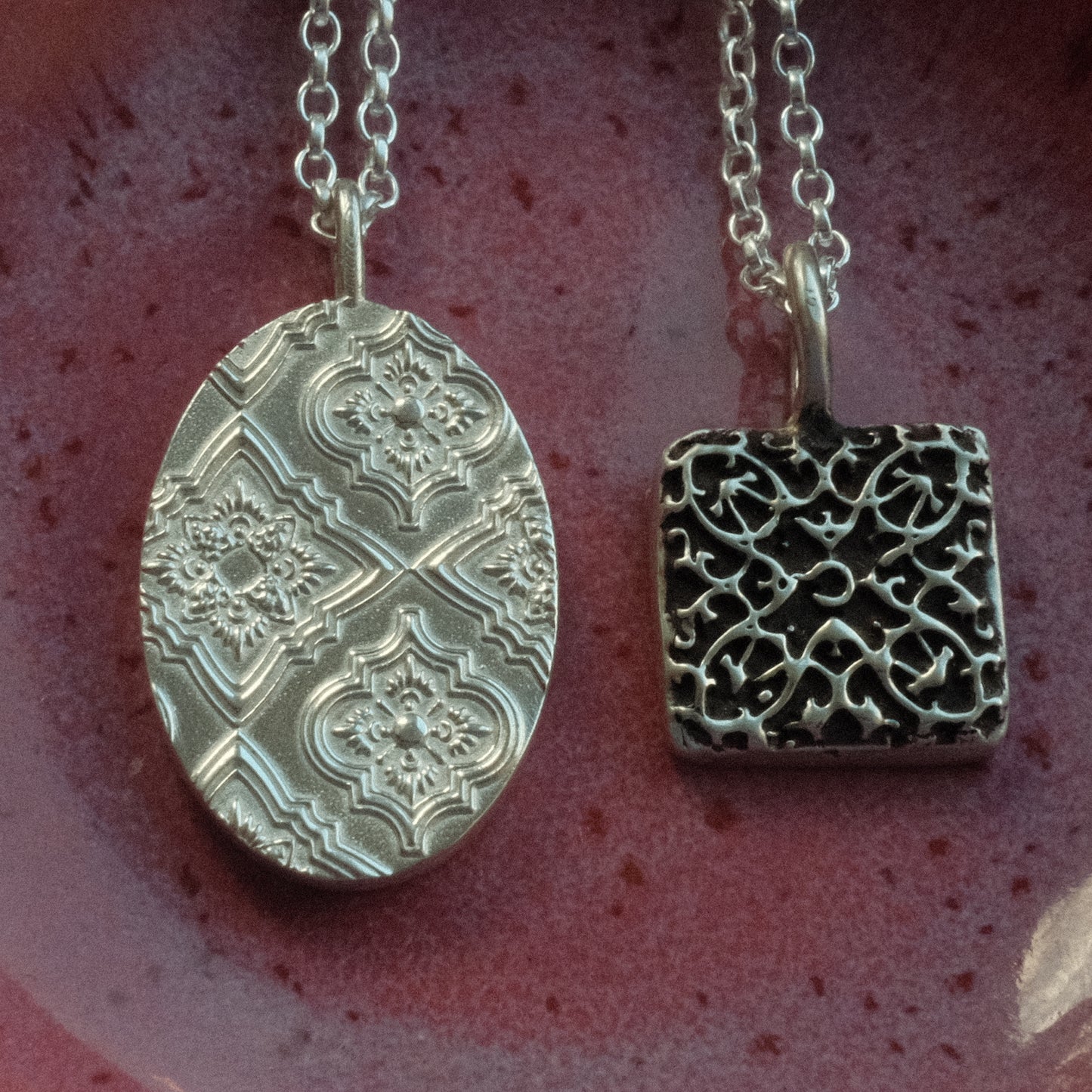 Motif Oval Necklace