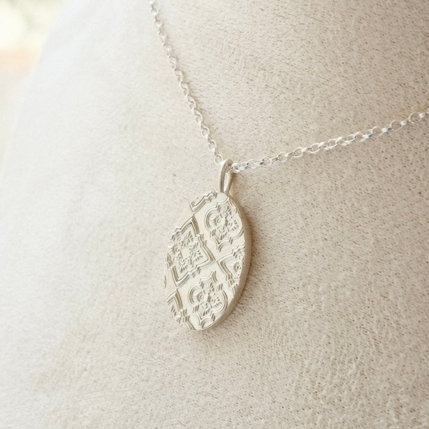 Motif Oval Necklace