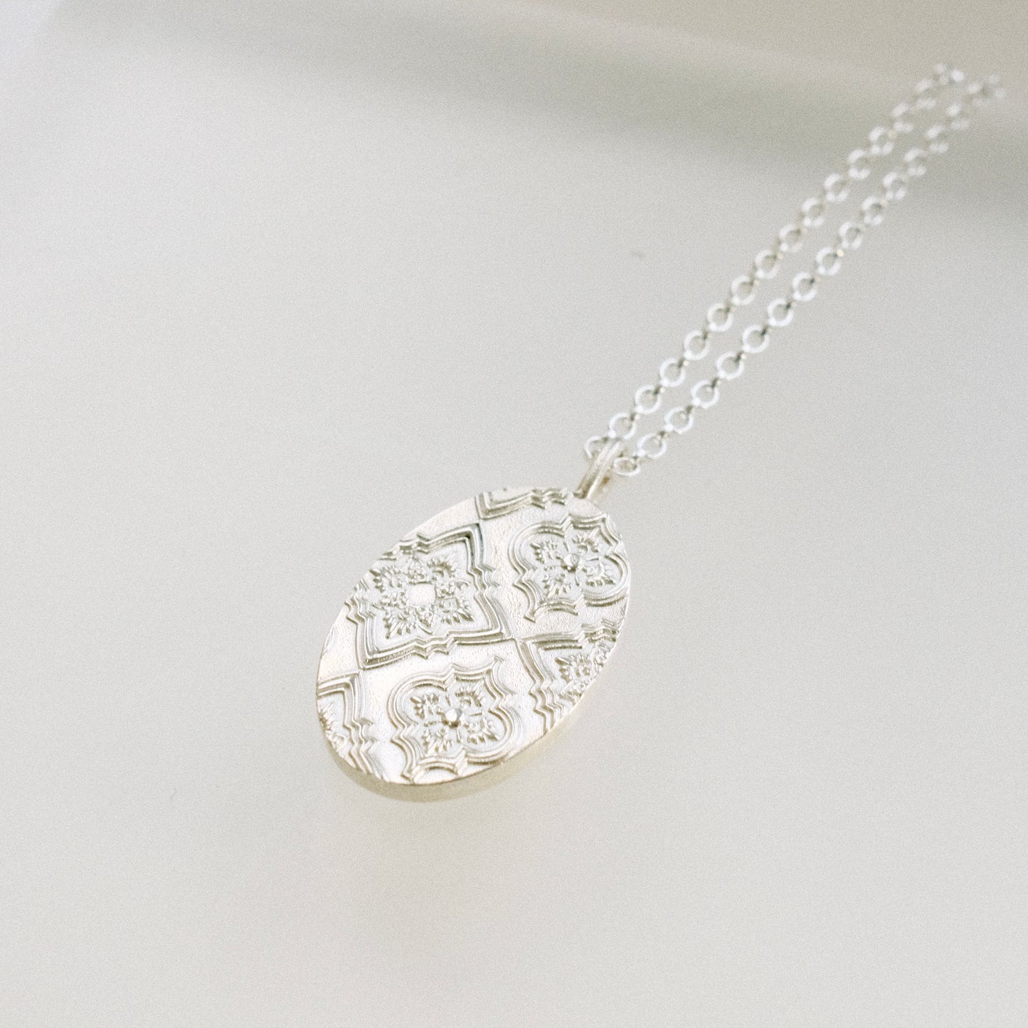 Motif Oval Necklace
