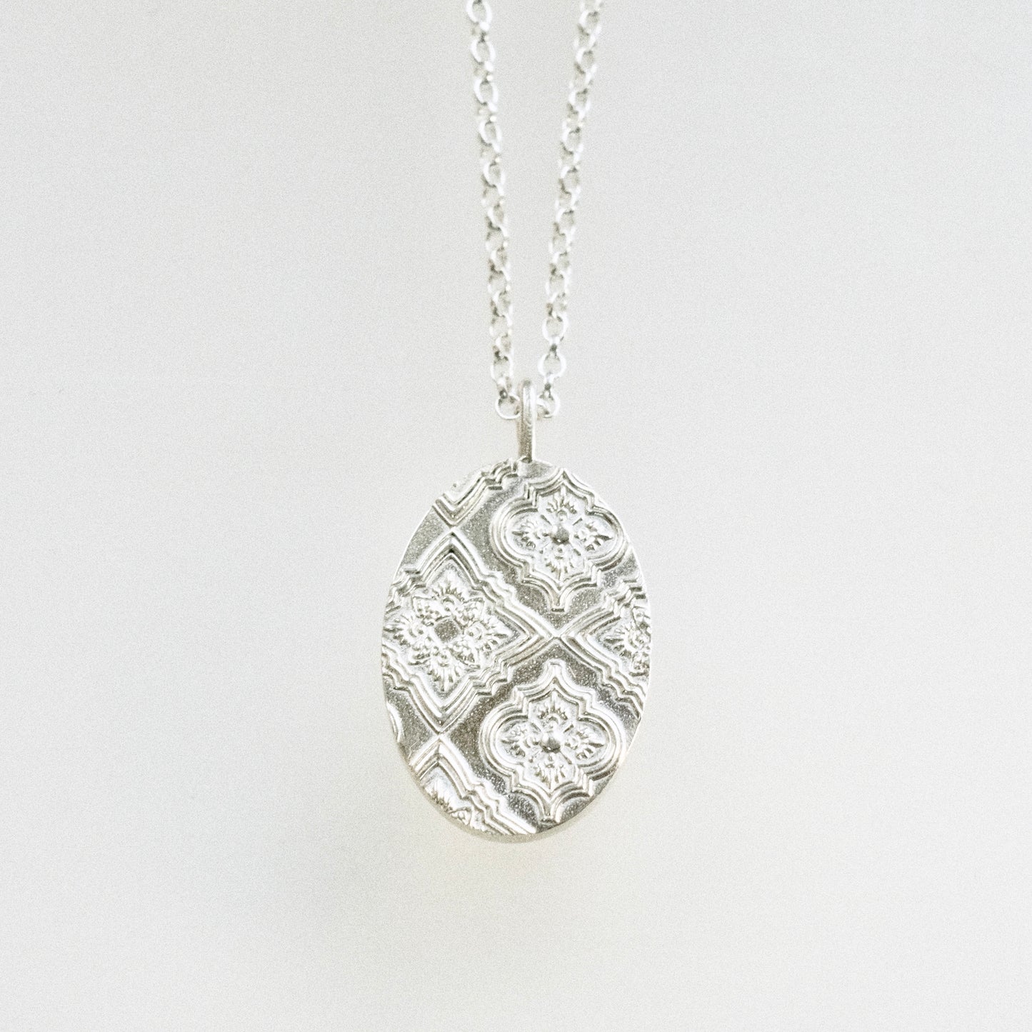 Motif Oval Necklace